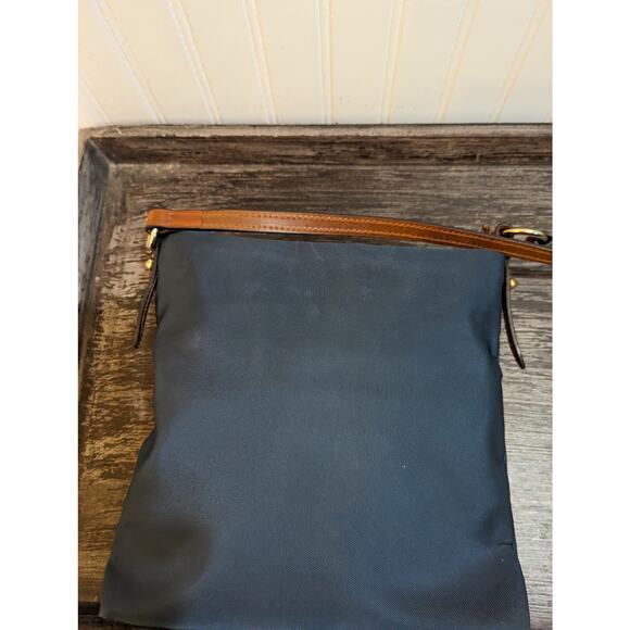 Vintage Navy Dooney and Bourke leather trim crossbody bag - Picture 5 of 6